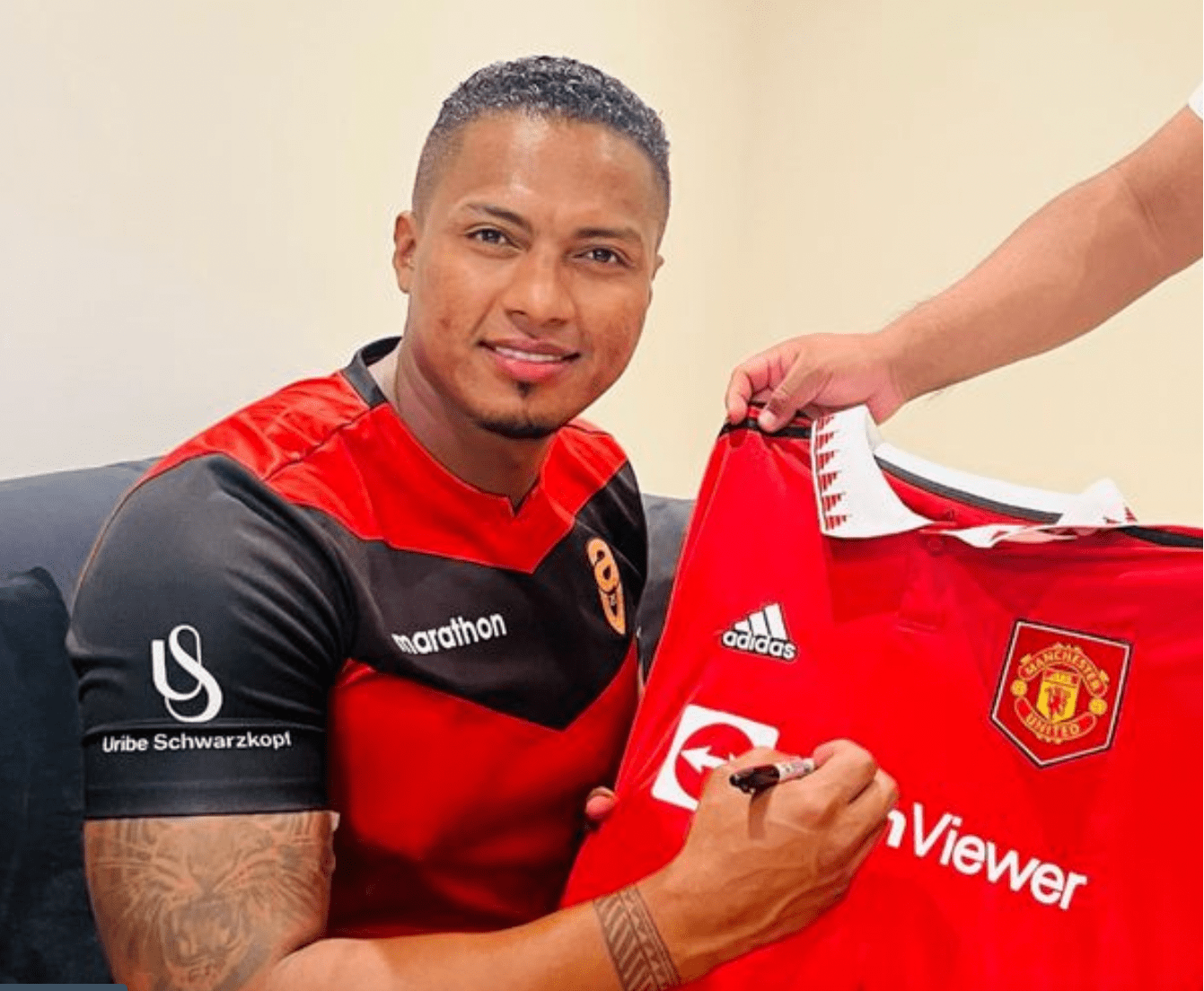 九游游戏大全-包含重磅！瓦伦西亚迎来里程碑备战欧篮联曼联单刀错失备战欧冠，莱万多夫斯基爆冷击败热火的词条